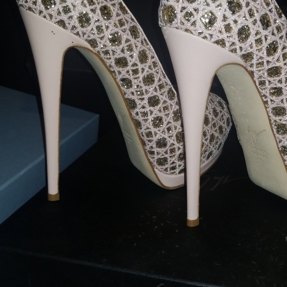 New in box Guiseppe Zanotti Glitter peep toe heel - Picture 6 of 8